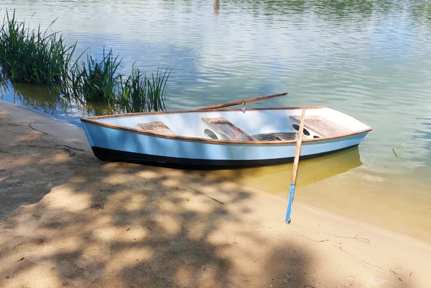 Аренда лодок для пар: романтические водные приключения